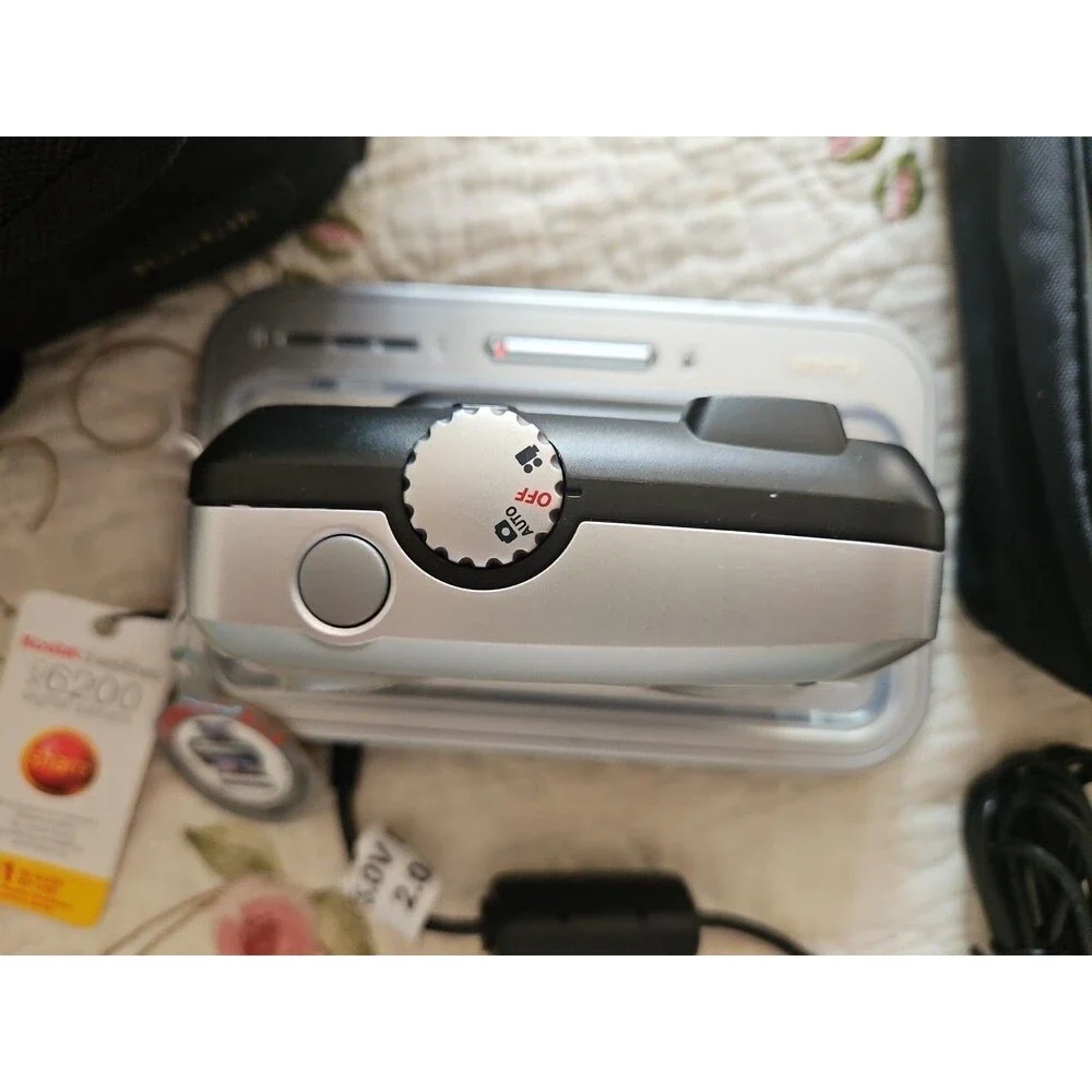 Kodak Digital Camera EasyShare CX6200 2.0MP Silver With Docking Station And Case